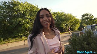 Martin Gun Discovers Colombian Charm in Public Seduction