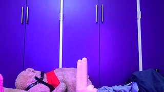 Blonde teen vicki toy fuck her shave sex holes