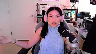 Brunette Couch Webcam Solo Fun Masturbating