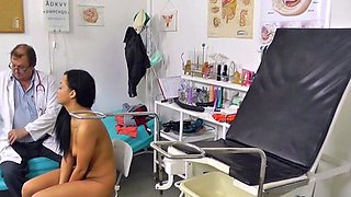 babe brunette 95 flashing pussy on live webcam