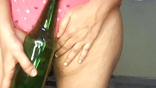 Desi bhabi fingaring