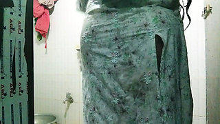 While the neighbor's beautiful sister-in-law was showering, her brother-in-law was fucking doggy style and fucking her pussy.