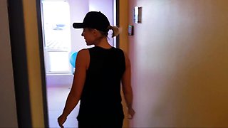Mein Trainer fickt mich im Studio - Public pur