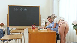 Blonde model Jessie Saint impaled in the missionary pose by big cock