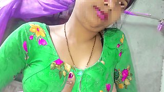 Desi Village Bhabhi Hot Cumming Cum in Mouth
