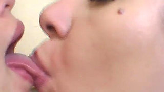 Lesbian Kisses Extreme