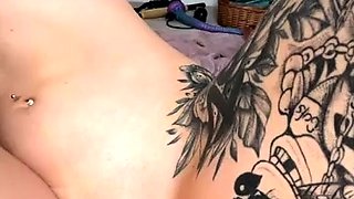 Babe solo toys her pussy