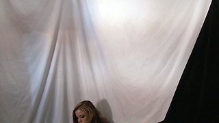 Casting Erin Electra