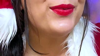 Big boob brunette masturbates on webcam