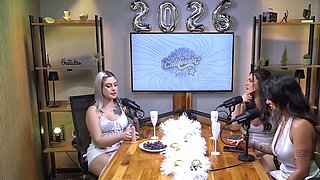 Big-pussy blonde opens up and reveals sexual goals