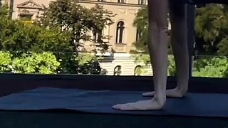 Solo public yoga