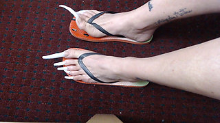 Very long toenails in flipflops