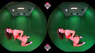 amateur raintree03 flashing ass on live webcam