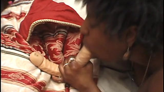 Mature BBW Lady Ebony Charm Invites Young Plump Hottietaresha to Have Some Fun with Double Sided Dildo