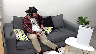 Gamer Girl Blowjob Guy to Face Cum
