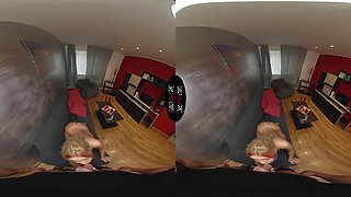 Arianna delivers sensual VR service in high quality passion