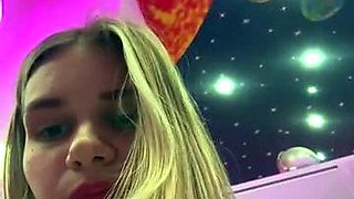 Russian camwhore Baravisha in a mall, toilet