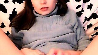 Webcam fun mature brunette with toys cum on cam