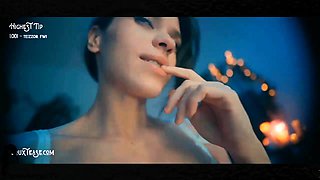 Amateur webcam babe masturbating
