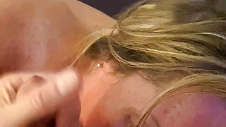 Bonemaiden sucks her man off in hotel room