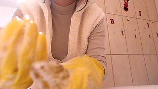 My Stepsister in Yellow Dishwashing Gloves Takes a Bath with a Dildo and Lots of White Foam and Soap