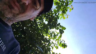 Risky Hj for a Super hot Honey in the Park!