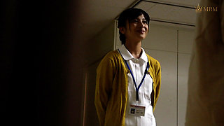 M913G05 A married woman nurse chatting with a male patient in the corridor after the lights go out has frustrated nasty sexual intercourse that overlaps her body to celebrate discharge!