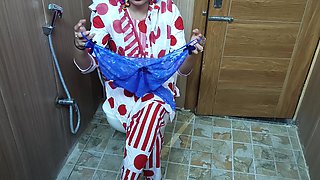 Hindi Teen Stepson Sneakes Behind Stepmom Changing Clothes and She Likes This in Hindi Audio