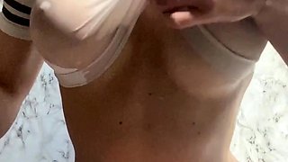 Sexy hottie Anetta Keys enjoys a solo toy masturbation