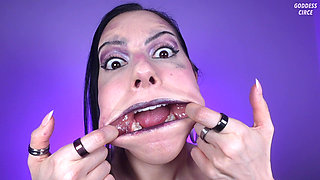 Silly Faces - Natural Face with Heavy Make-up 4