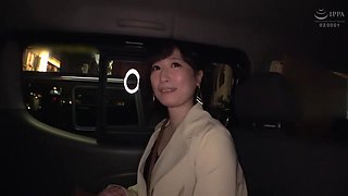 336DTT-078　「実は、妄想の中で1000人とヤリました…」四六時中オナニーに耽る 超•妄想癖人妻 35歳 日賀絢音 AVデビュー