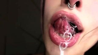 Amateur webcam girl masturbate big dildo