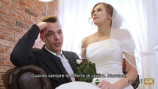 Hunt4k. il diritto di scoparmela durante la prima notte era mio
