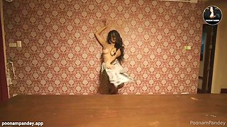 Posh hussy shows her sweet butt