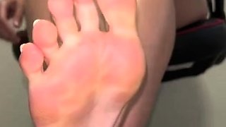 Ivys Feet - Roommate Foot Slave Joi - Voice Included