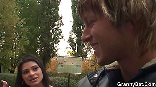Dude hooks up 70 years old bitch for riding