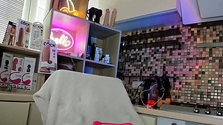 Close up view of a dude jerking off