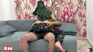 Naukarani ne Malik ko Khus karne ke lite Lund Pe Bath gyi