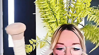 Harley Quinn Marvel Sticks a Baseball Bat