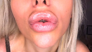 BLONDE SLUT FINGERING WET PART 2