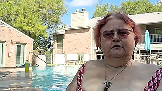 BBW Couple Love to Kissing the Pool!