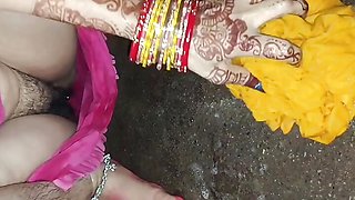 Indian bhabhi ko bahut jor se Lagi thi Dever ke saamne peshab kar diya