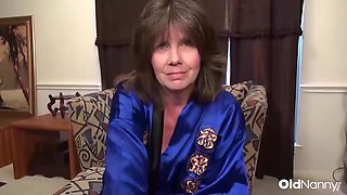Sexy US MILF Penny Priet Gets Off With Dildo