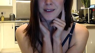 Big boob brunette masturbates on webcam