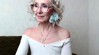 Mature blonde granny loves to masturbate her puss