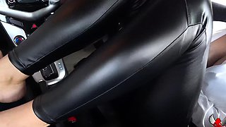 Foot fetish cumload with brunette