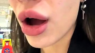 Shy_priincess masturbates in public toilet