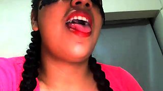 Preggo hoe amateur finger fucks herself in hot fetish solo