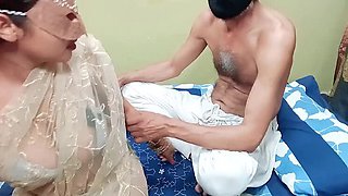 Desi Bhabhi Hot Blowjob - Chachu Ne Nanga Karke Choda - Hindi Audio XXX
