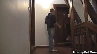 Sexy mature blonde seduces dude for cock-riding